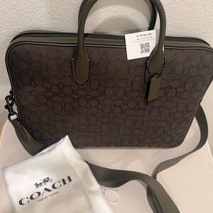 COACH - Theo Computer/Work Bag
In Signature Coach Jacquard print - Olive Green